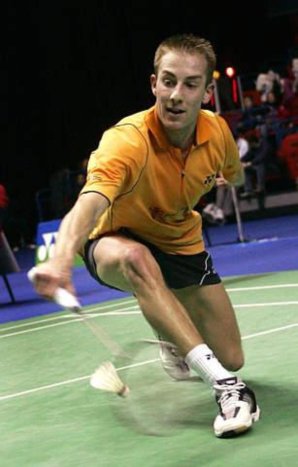 羽毛球新手，应该用什么牌子拍子好看你有没有虚荣心，别觉得不好意思，这是个很现实的