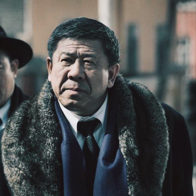 演员，程煜，在悬崖中扮演老谋深算的高彬，有人说，其他谍战剧里的人物，但凡拉垮一点
