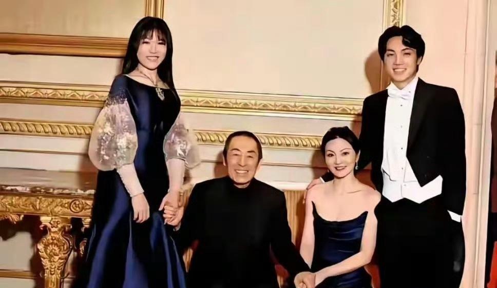 张艺谋祖宗18代都要感谢陈婷吧，因为给他生了一个“年轻版的自己” 