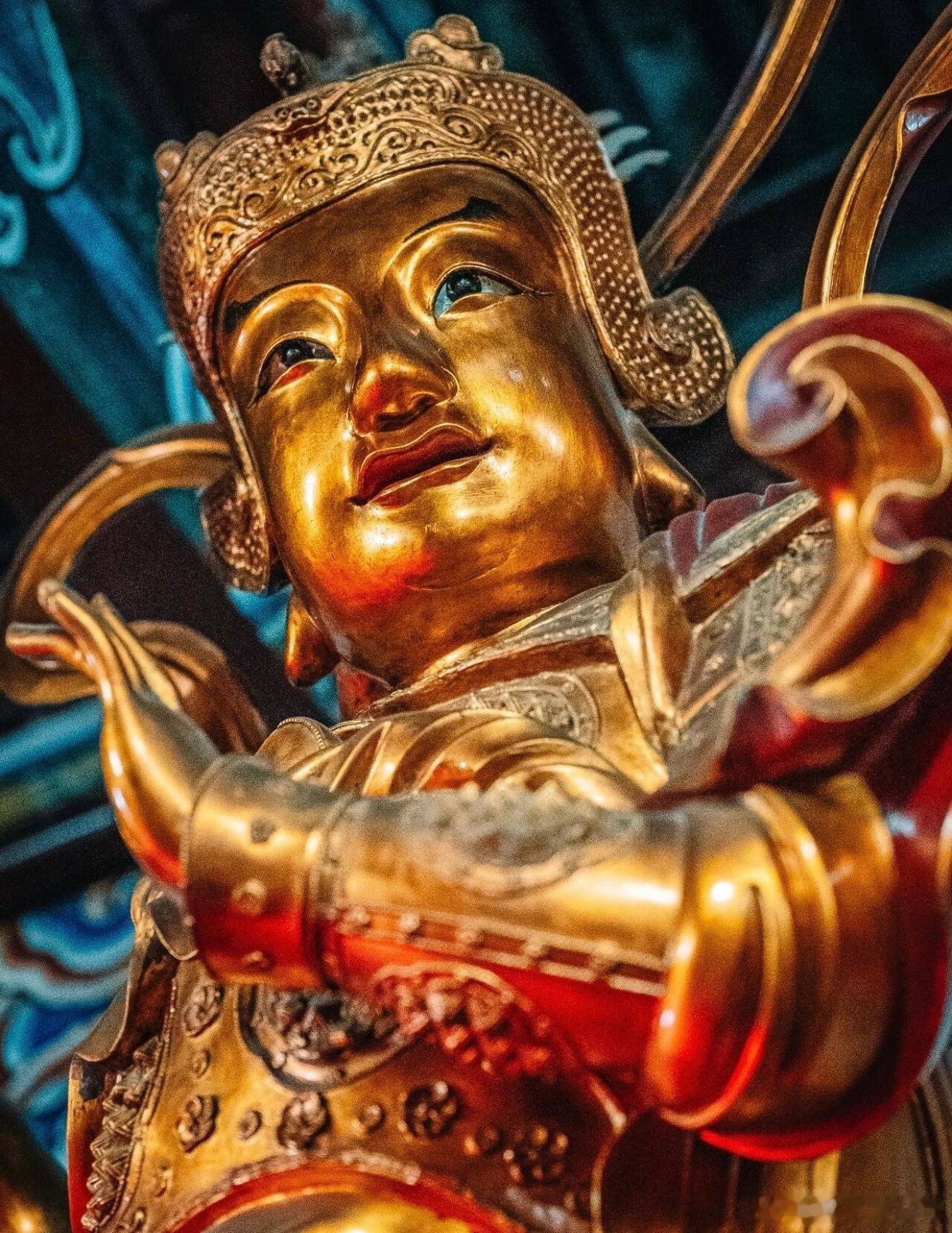 人这一生，总在喧嚣中奔波，在浮躁中辗转。 我们追着名利奔跑，赶着岁月前行，急于求