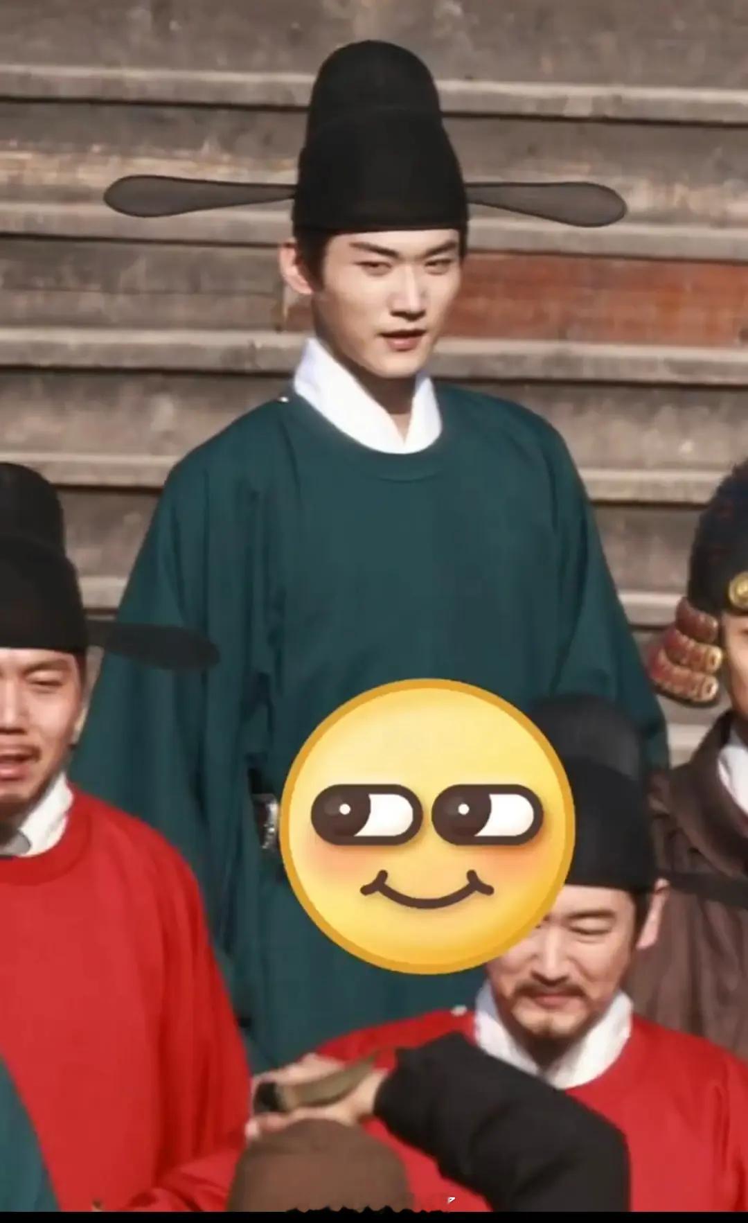 周柯宇的官服扮相怎么样？看起来有更帅一点吗？🤔 