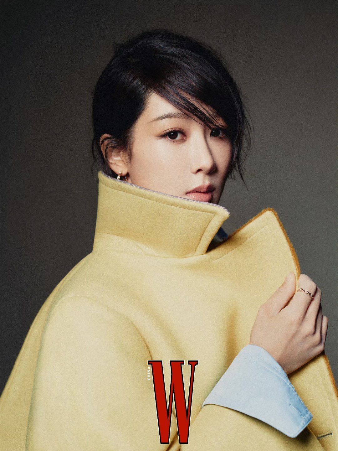 W中文版光影初心演员大片唯一女演员：杨紫 W中文版ka人比VOGUE还严，全是国