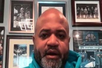 上赛季28连败的活塞。
这赛季15胜5负领跑东部。
防守效率直接从垫底窜到第三。