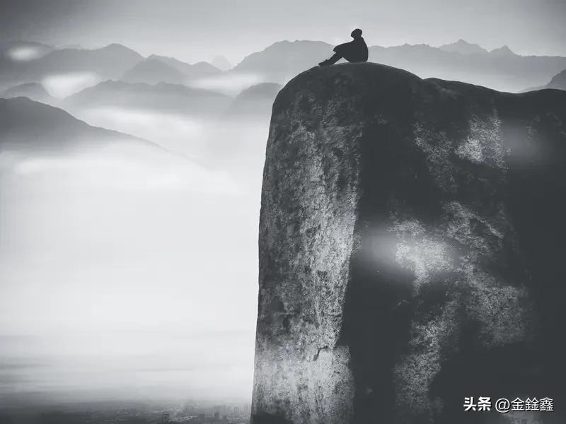 为什么很多人越努力越穷？

你是否观察过身边这样一群人：他们每天早出晚归，忙得脚