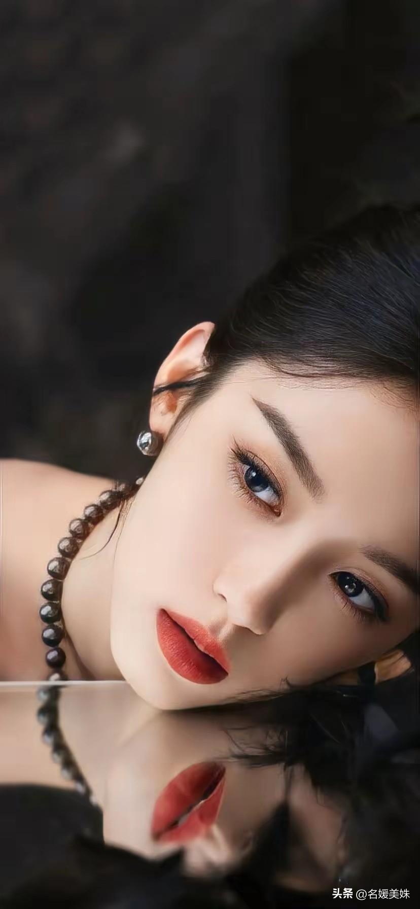 强者都在沉默发力，
把事儿做成，就是最响的回应。