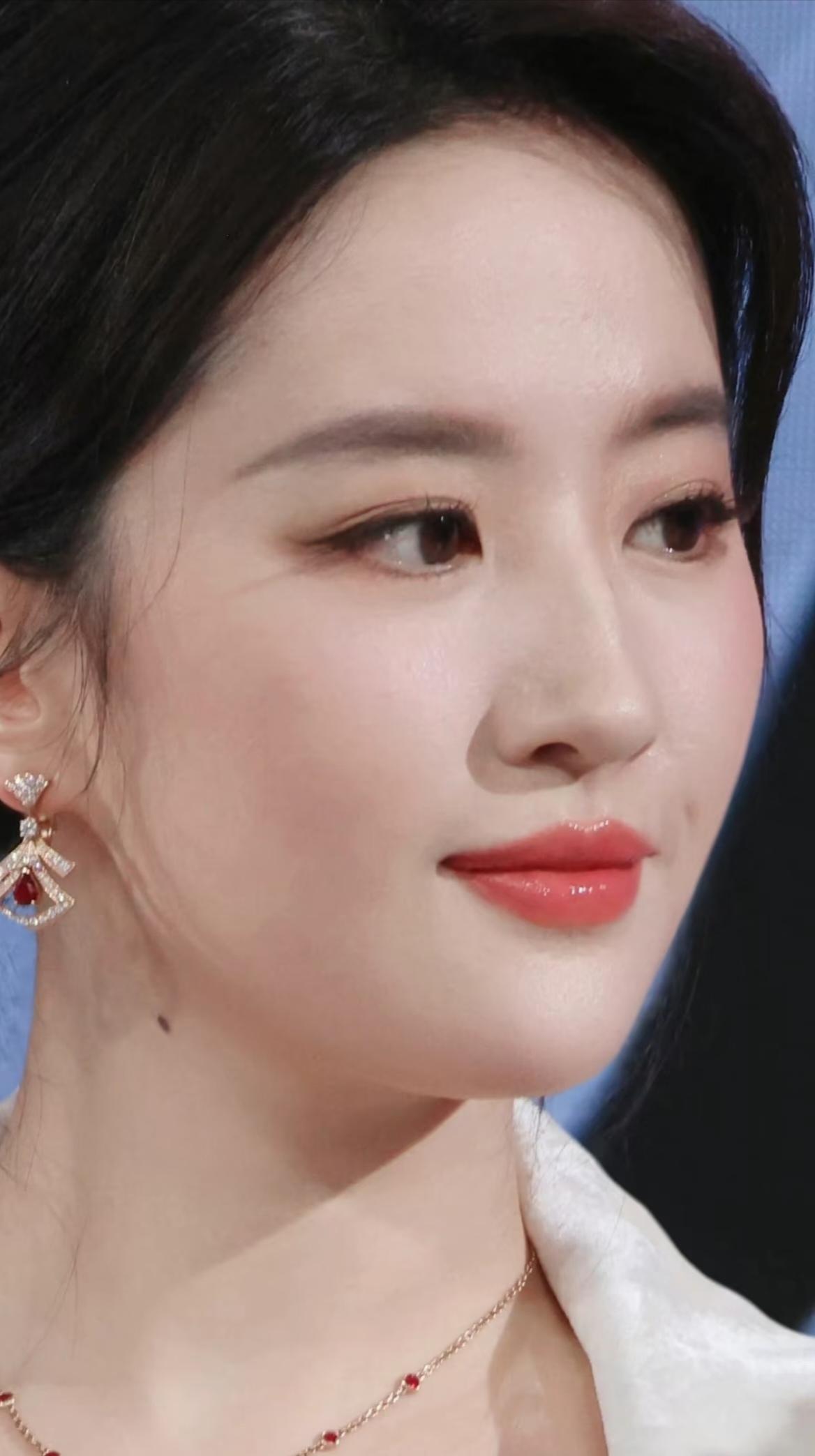 刘亦菲特写镜头照片