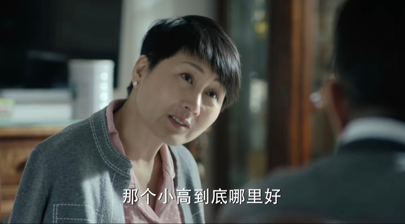 贾冰私人饭局被偷拍 现在越来越不想装了，有些朋友好久不联系，为了聚而聚的局，就不
