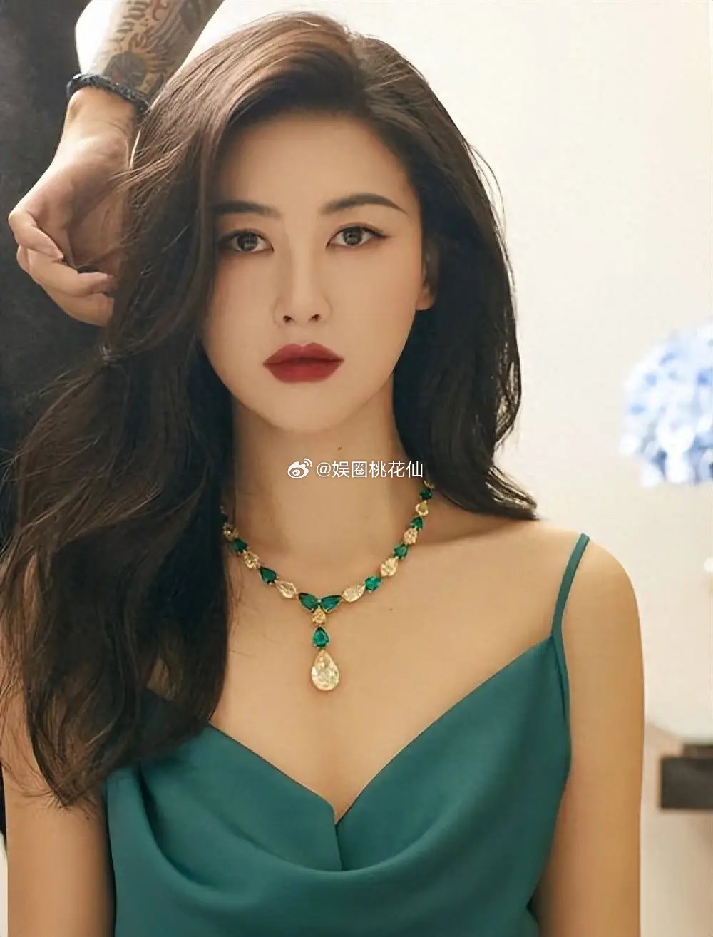 淡颜朱珠朱珠的美丽是不用言说的，相信大家都很知道，特别是不用化妆，都很有魅力！！
