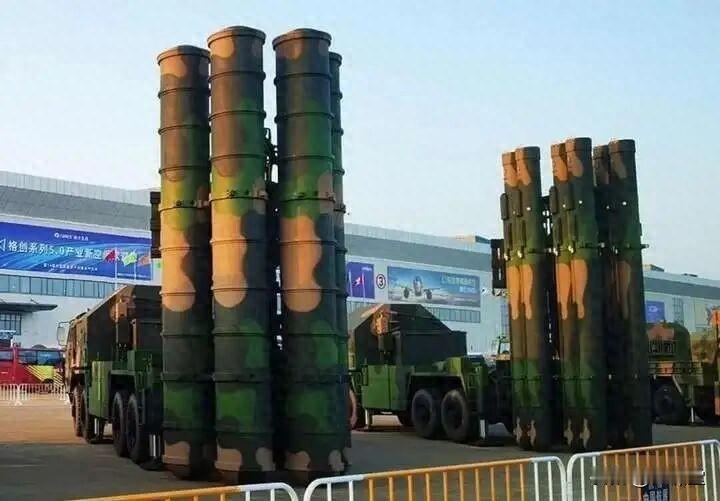 伊朗预感不妙，高调警告以色列：从中国买的导弹“马上就到”。伊朗总统和哈梅内依是智