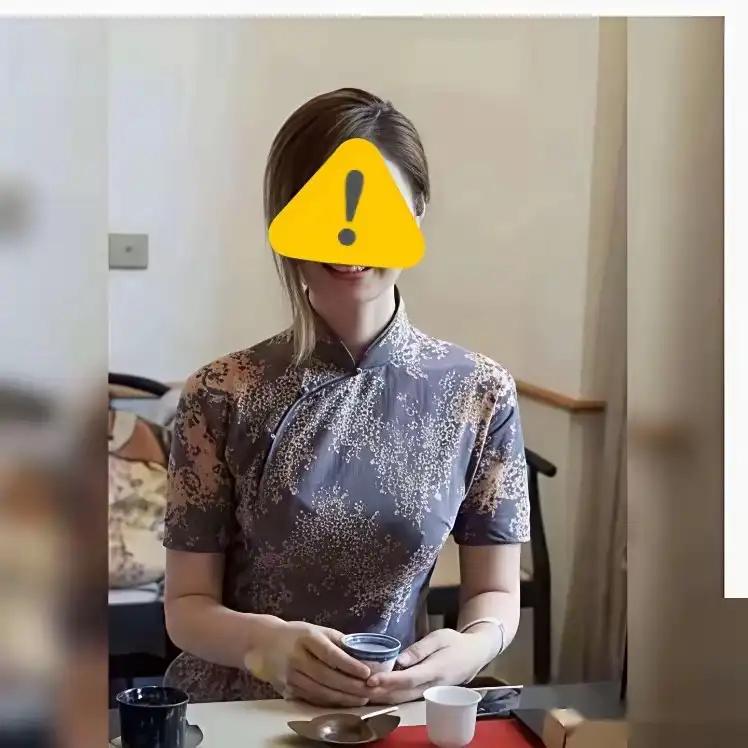 朱女士说，出轨丈夫的父母是小学教职工，
事后两老双双出去旅游，反复劝她“妥协”，
