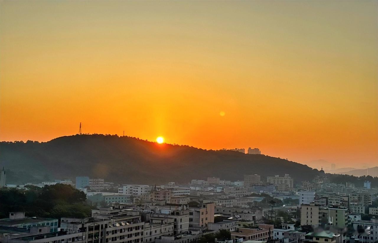 （1466）：孩子，早上好！今天清晨深圳的早霞格外的美丽。