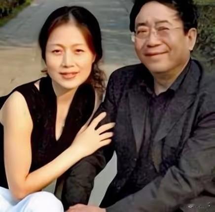 1992年，余秋雨娶了黄梅戏演员马兰。谁料，新婚当晚，余秋雨向马兰提出了一个女人