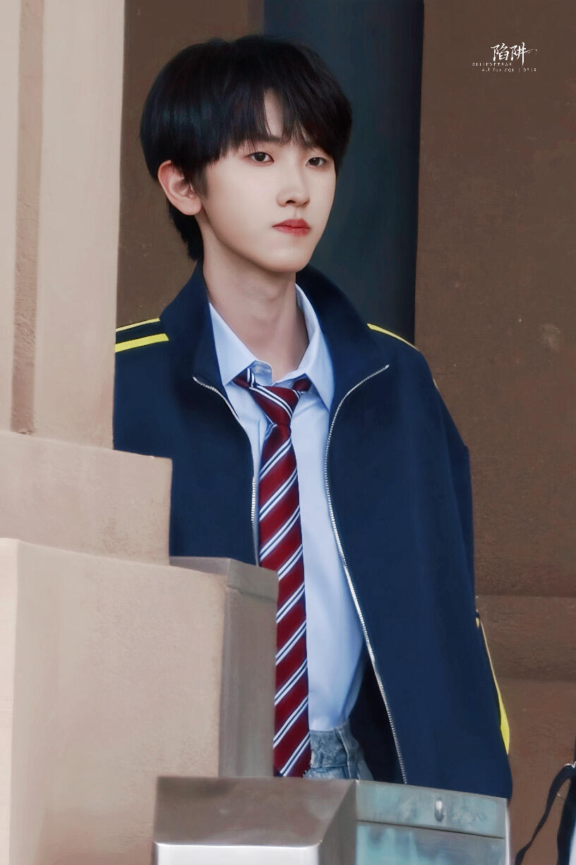 左奇函李浩宇  🎉🎉🎉左奇函高会粉丝破30w三十万份偏爱，三十万次奔赴，少