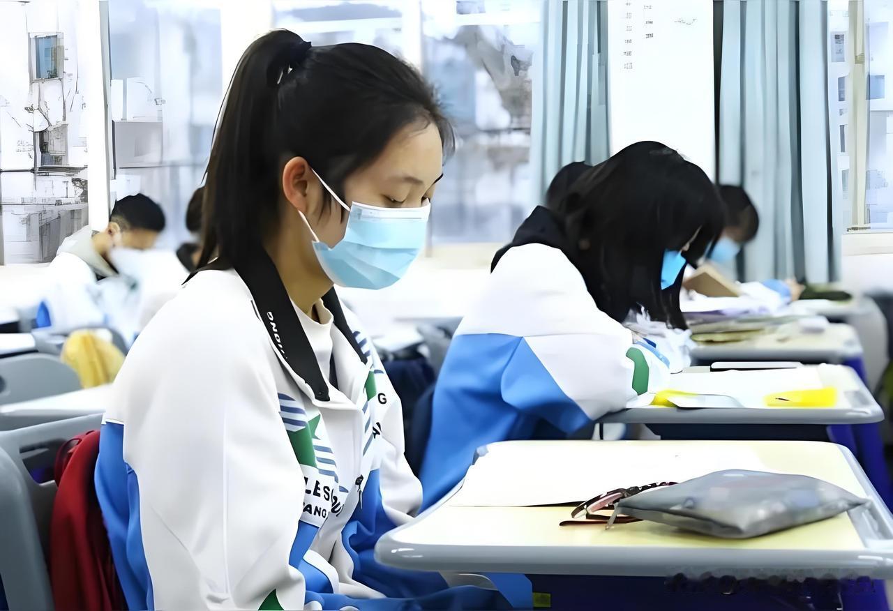 为何现在初中数学的学习过程当中，老师讲的都比较浅显，而更多的题型，难度或者是更深