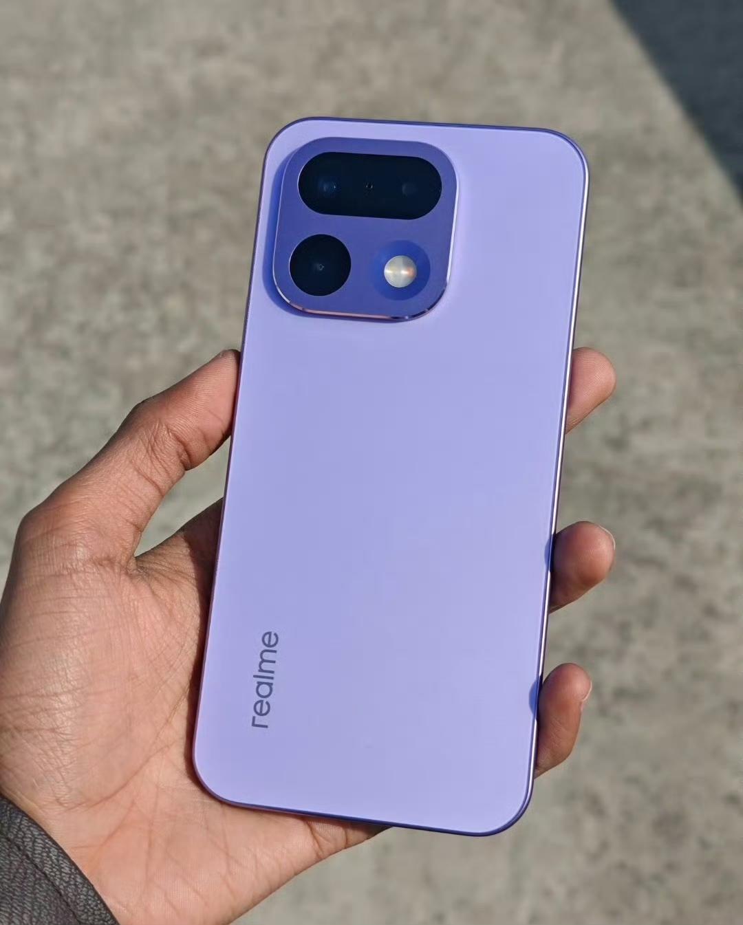 用久了的话，除了电池有点不耐用，性能跟不上什么的，如果满足不了需求，就该换新的了