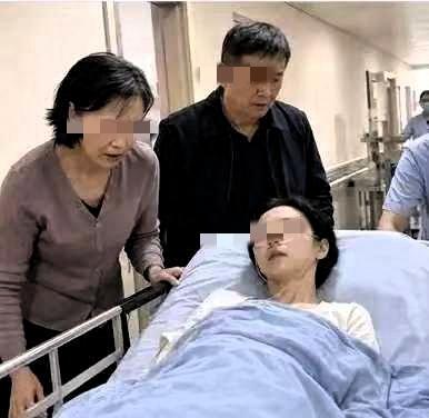 江西24岁女子并发症离世，办完丧事，为其垫付30万治疗费的未婚夫李某，准备离开时