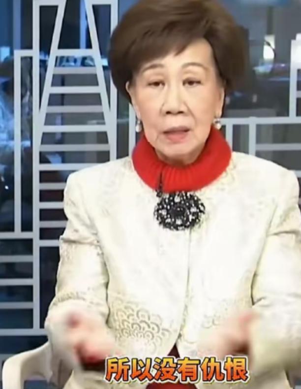 现在的台湾出现了怪现象，主张“台独”的民进党党员吕秀莲、沈富雄、吴子嘉等人开始大