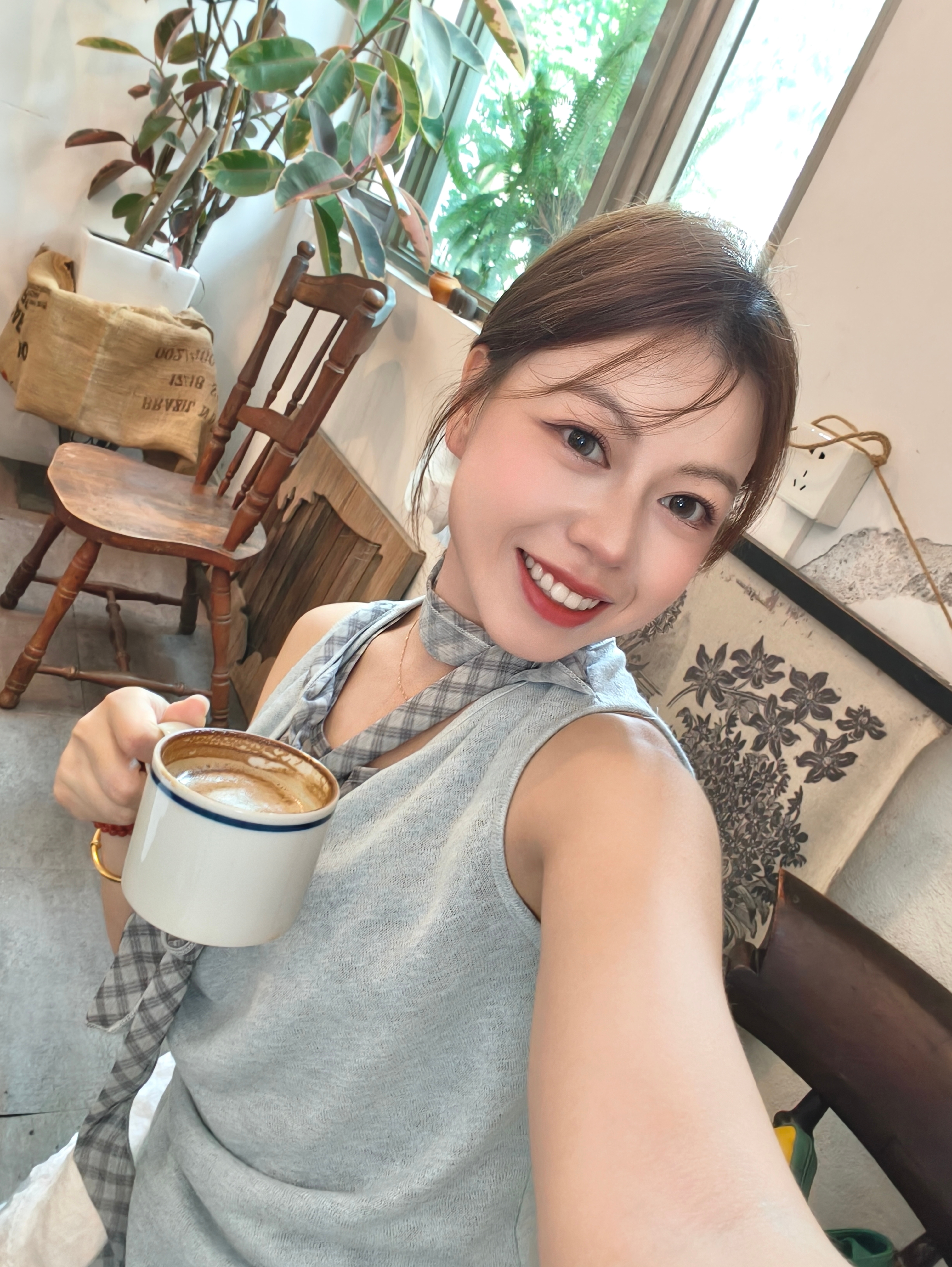 来拍华为Watch5摄影找的咖啡店真不错[憧憬] ​​​