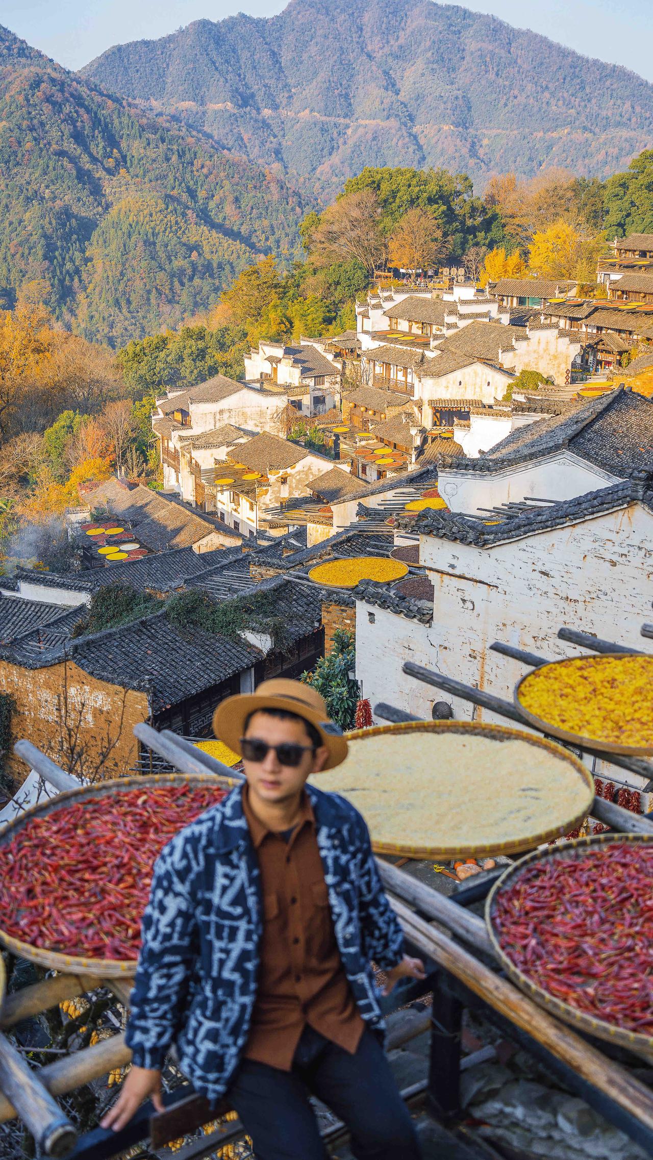 篁岭真的太会了，深秋随手一拍都是封面大片

来了婺源篁岭，我才知道原来中国最美古