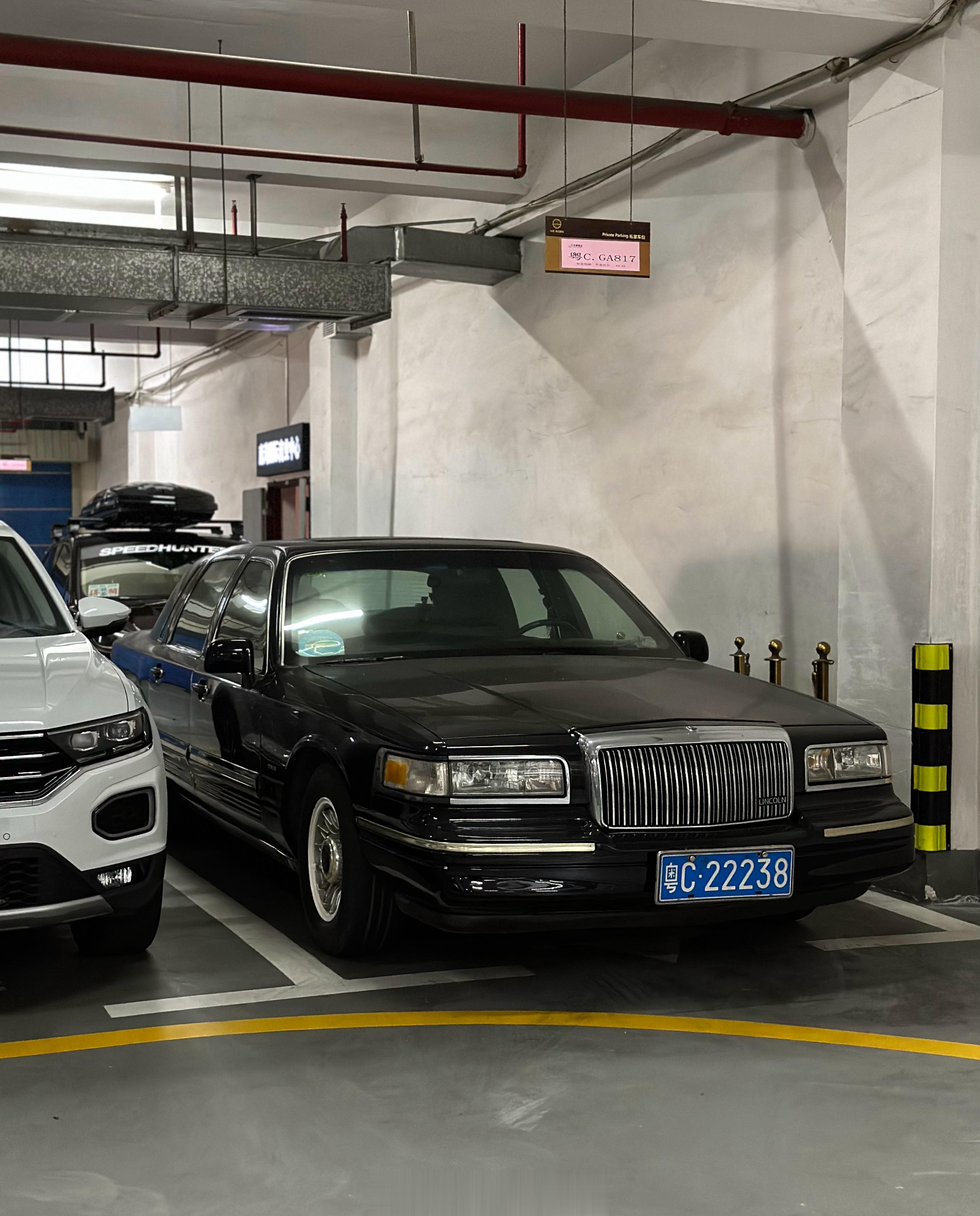 #cars01豪车拍[超话]# 第二代林肯城市中期改款版Lincoln Town