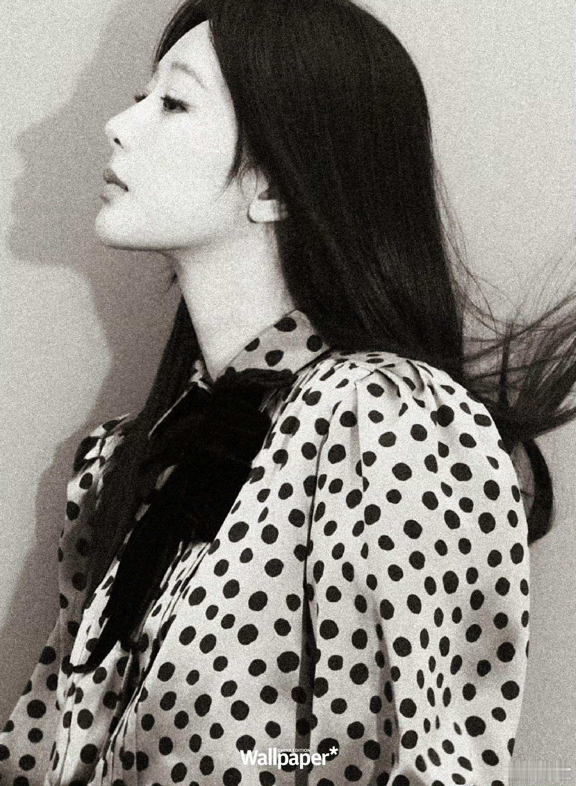 杨紫华灯驭梦杨紫华灯驭梦，开启关于新春的构想，多面造型轻松驾驭，时尚表现力满分的