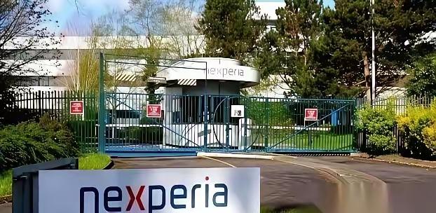 荷兰媒体这新闻真是够炸裂的，说光刻机要变“大铁块”，乍一听离谱到家了，但细想还真