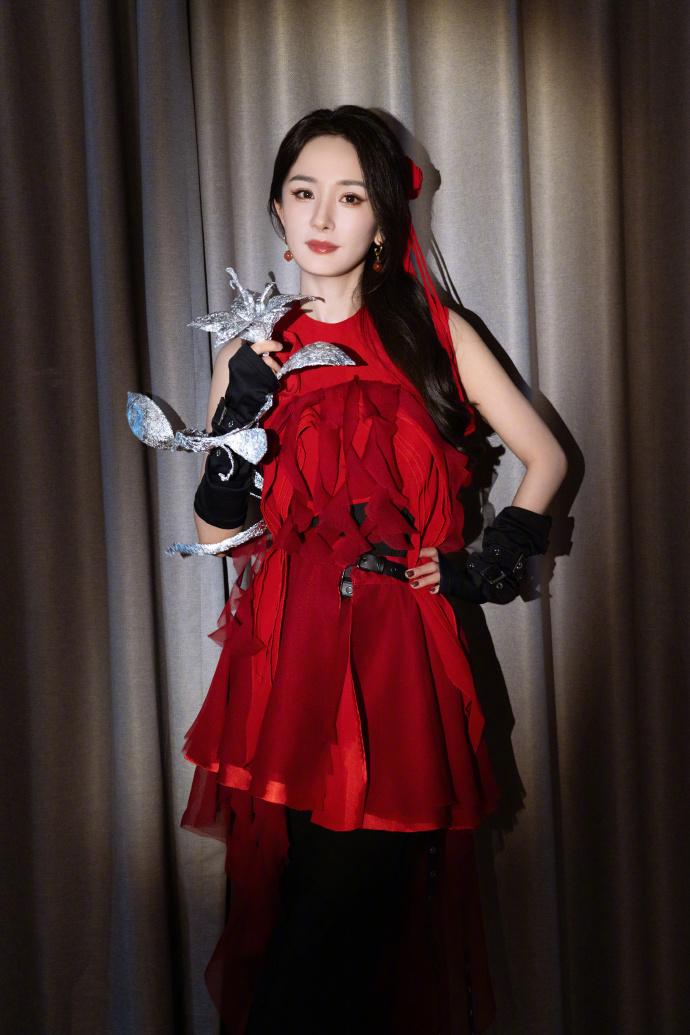 游轮舞会竟藏着一朵银色的花