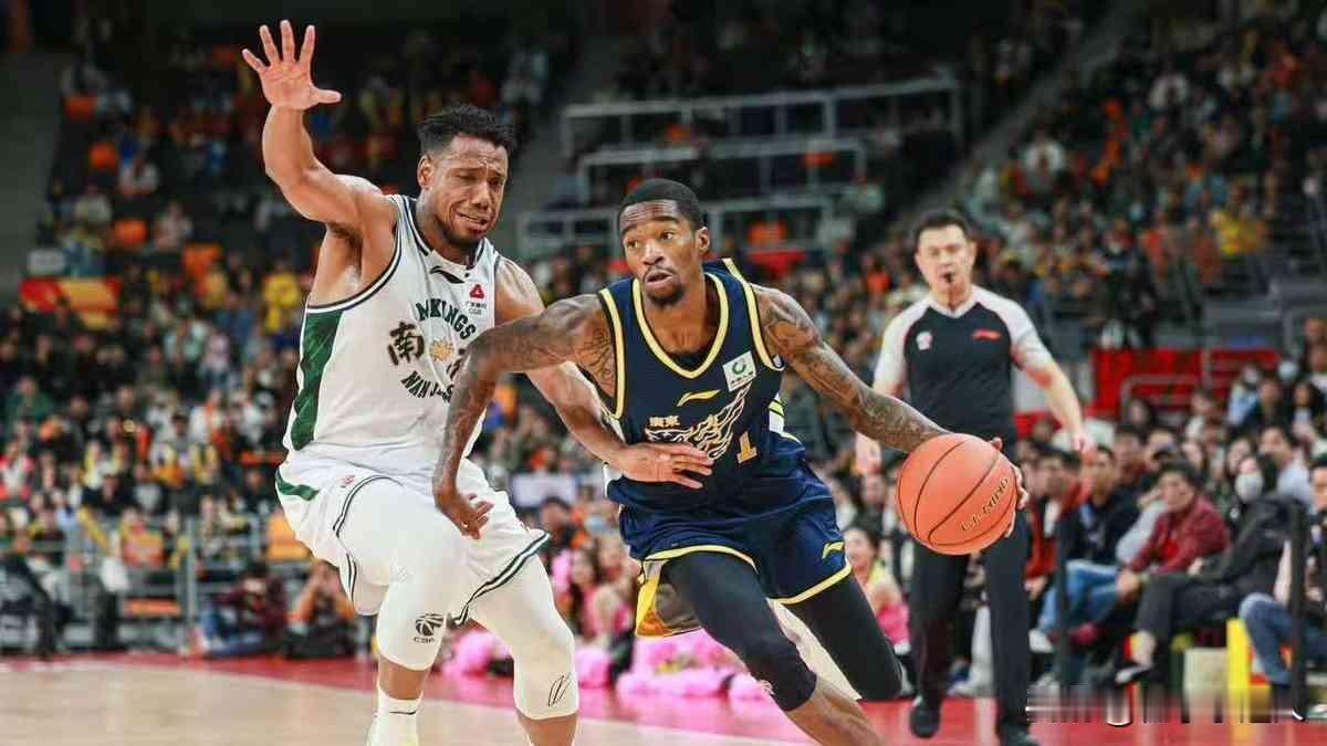 赛前聊什么名单？
真能上的，名字就是名单。
徐杰上，萨姆纳状态回来，对面浙江刚输