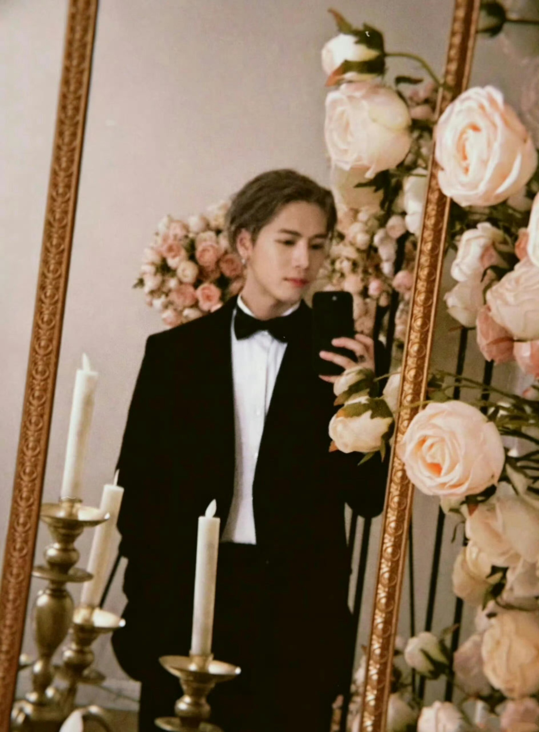 何猷君奚梦瑶举行婚礼何猷君奚梦瑶举行婚礼2026年6月1日，何猷君与奚梦瑶在法国