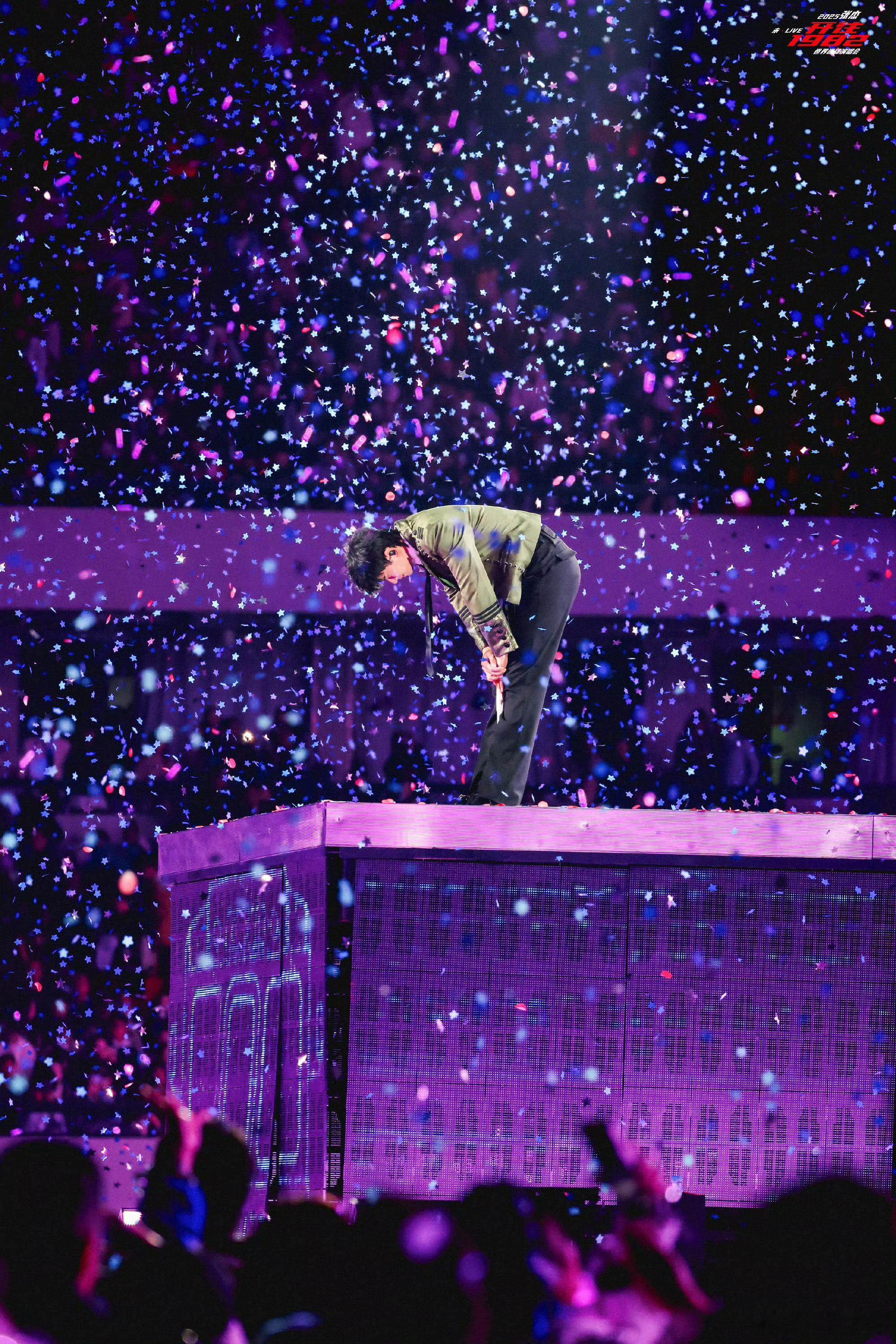 台州站首场圆满落幕！“开往1982”的列车载着热爱抵达，歌声与诗意交织，每一段旋