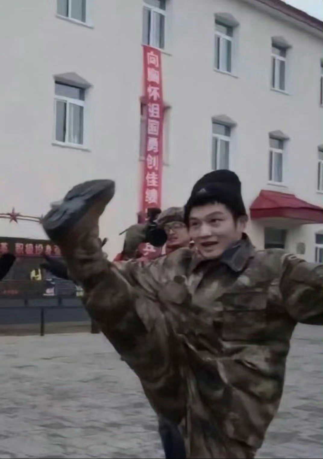 胖咚军训比谁都快乐，主打一个活泼开朗，接下来请看咚咚大王的表演[比耶] ​​​