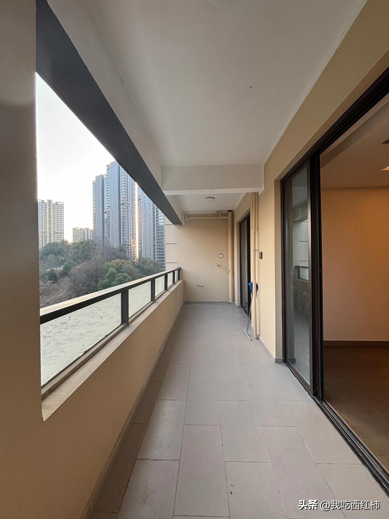 天塌了！不仅买到了烂尾楼，还是个腰线层
还有人和我一样么，直到收房这天，才知道买