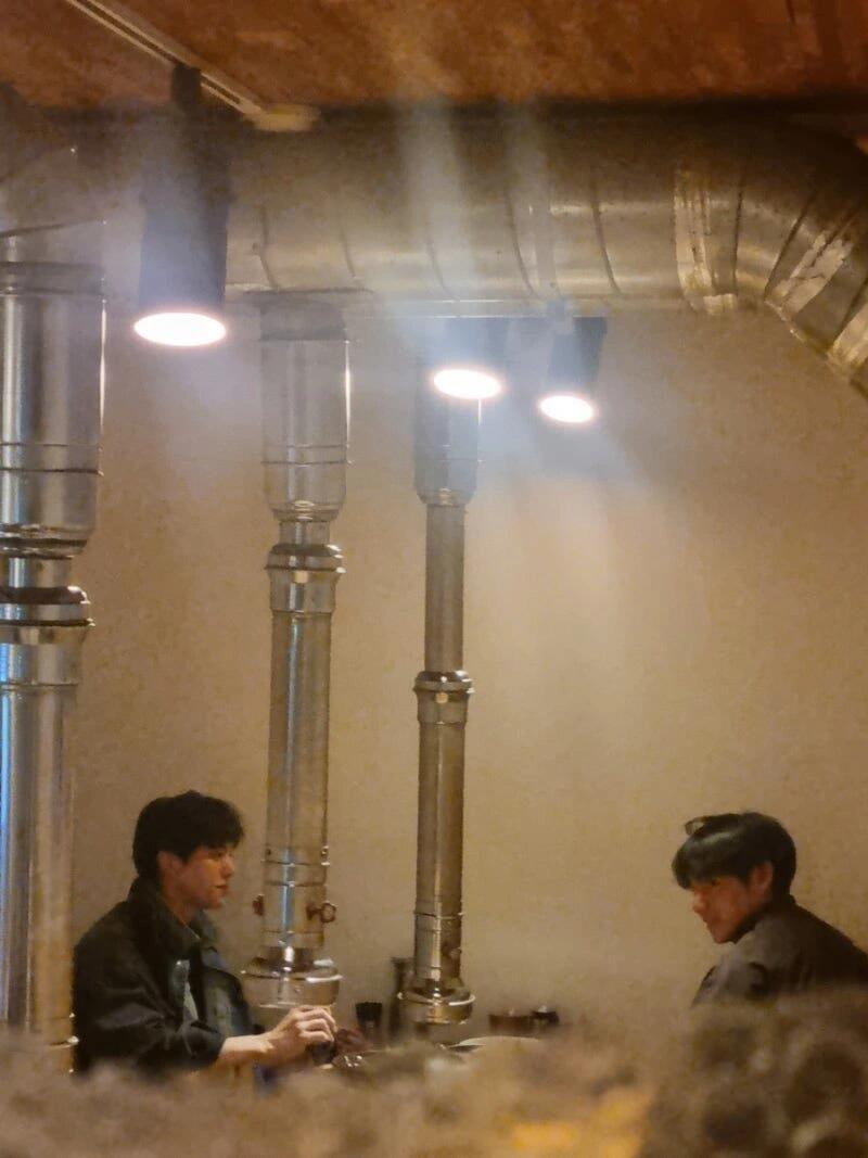 网友偶遇金泰亨宋江吃烤肉！偶遇金泰亨宋江吃烤肉