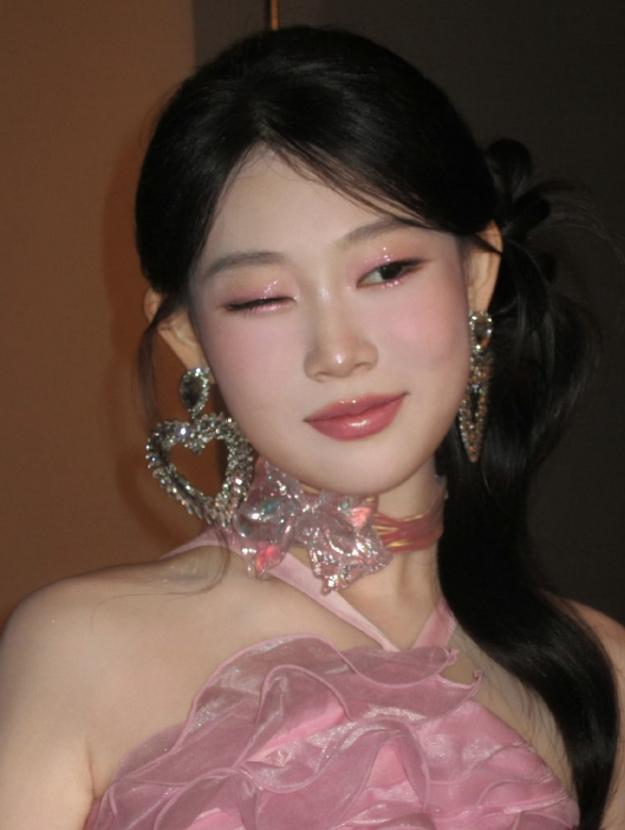 沈佳润爆火最快的富二代
官宣出道不到一个月就凭借《美美桑内》大爆，全民模仿，现在