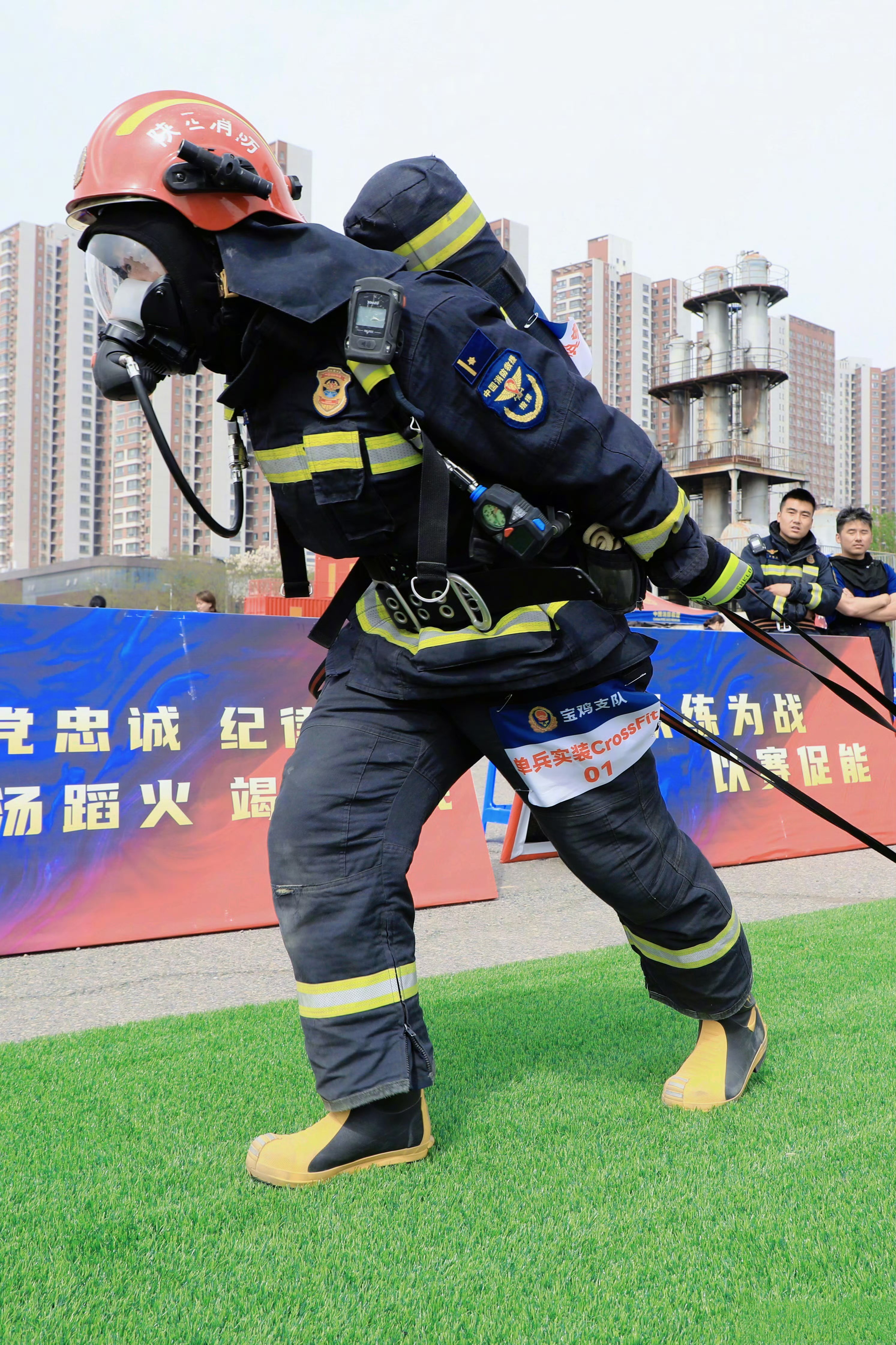晚安，愿所有默默变强的人，都拥有抵御风雨的力量。真正的强大，不是没有疲惫，而是在
