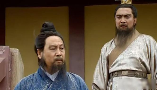 公元199年，曹操俘虏陈宫，处死之前戏弄他：“你一死，你的妻子怎么办呢？”陈宫想