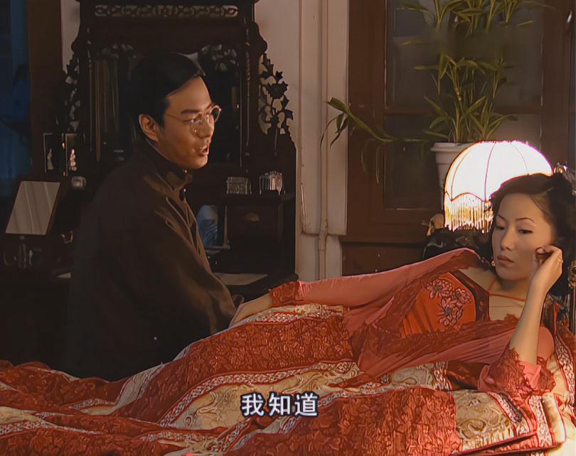 晚香这件睡衣性感又魅惑，怪不得大少爷愿意为她一掷千金。
#金粉世家#