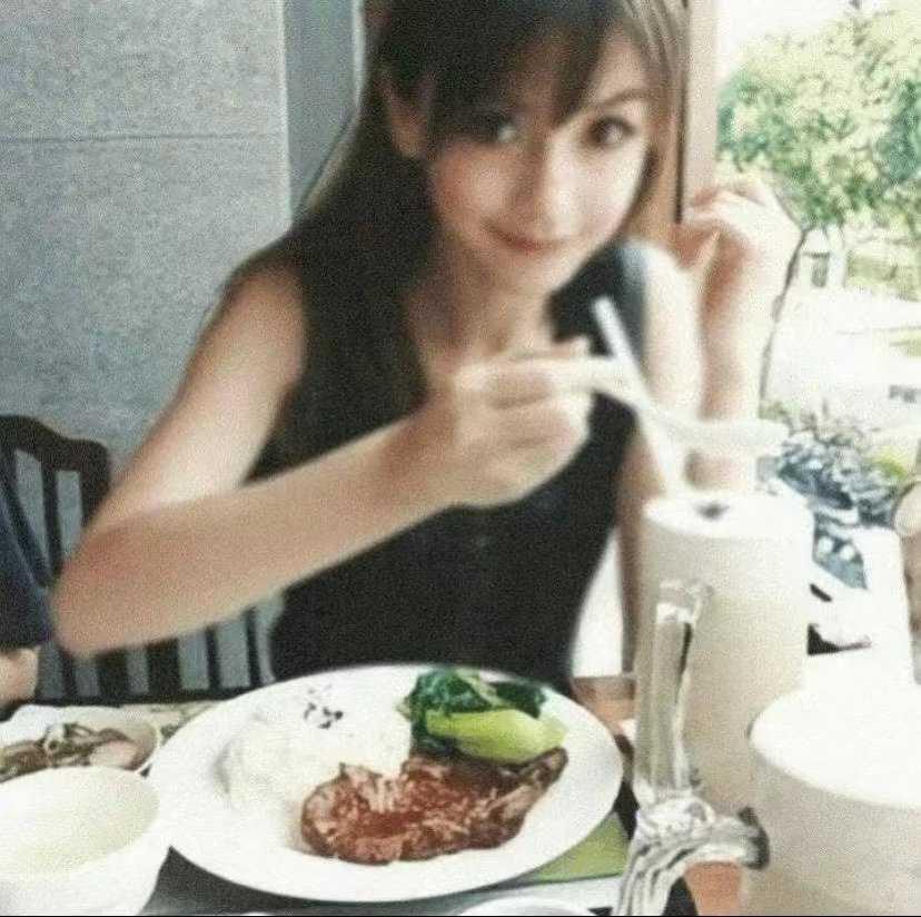 angelababy angelababy 时间予我千万种满心欢喜，沿途逐枝怒放