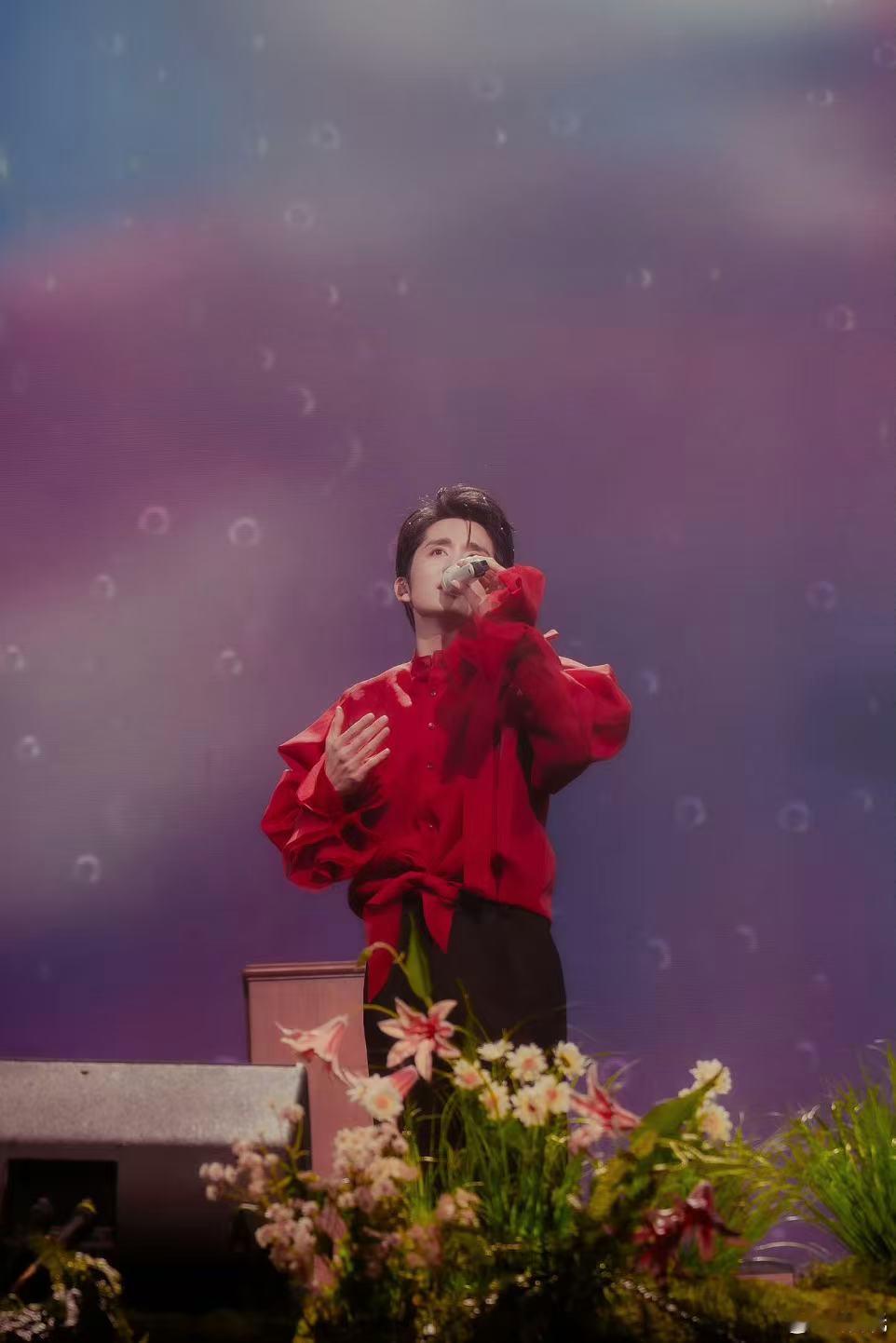 张新成演唱会翻唱率张新成选曲审美在线，能喜欢他的音乐，足以证明听歌品味真的很不错