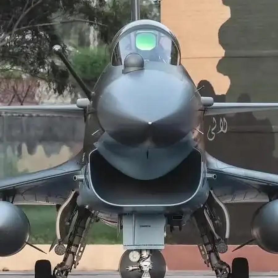 巴基斯坦飞行员私下始终流传一个看法：中国战机就是 “穷人的F-16”，只能凑合用