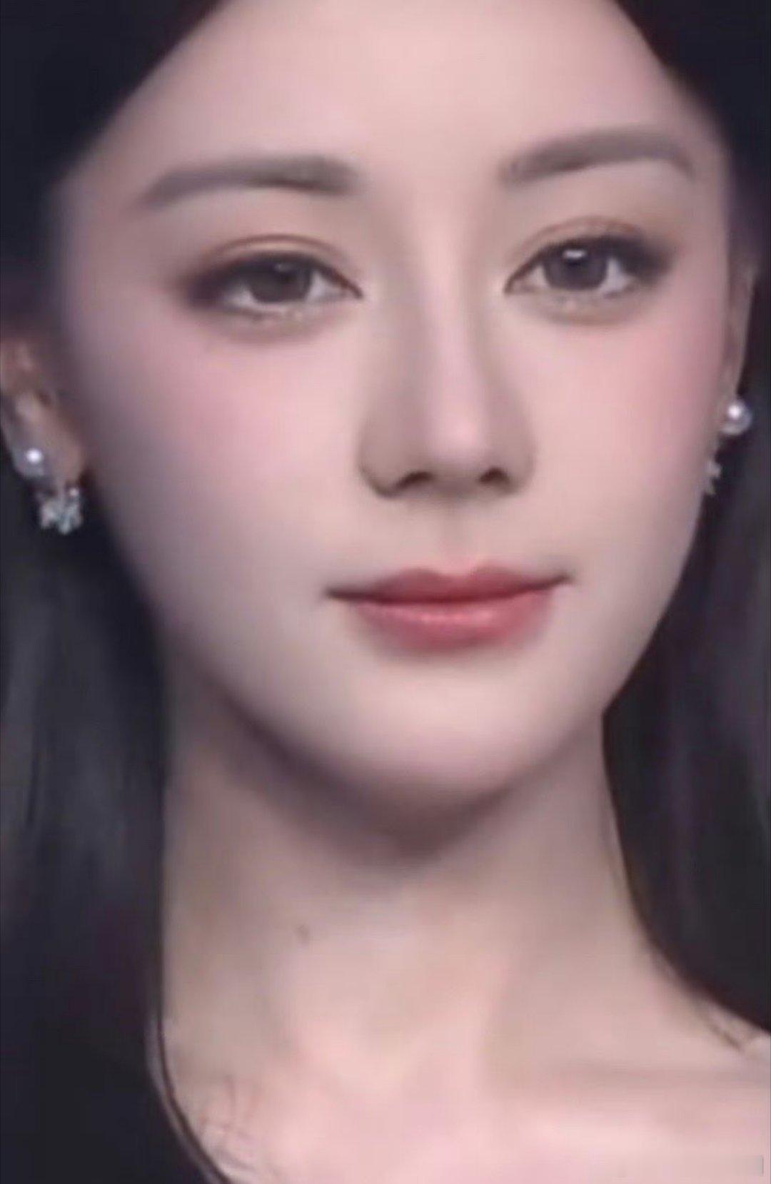 我天 迪丽热巴的脸好伟大[哆啦A梦害怕][哆啦A梦害怕][哆啦A梦害怕]小脸上大