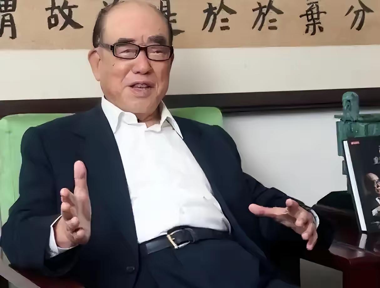 台湾退役将领郝柏村表示：不少人都说解放军战力已居亚洲首位，但在他看来，真正值得深