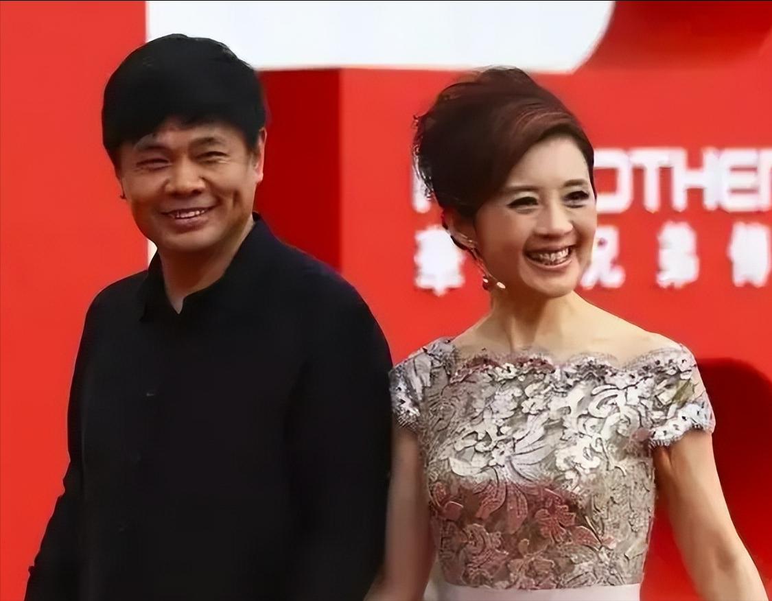 [微风]2004年，亿万富翁丁健对妻子说：“给你一个亿，离婚吧，我爱上别人了”，