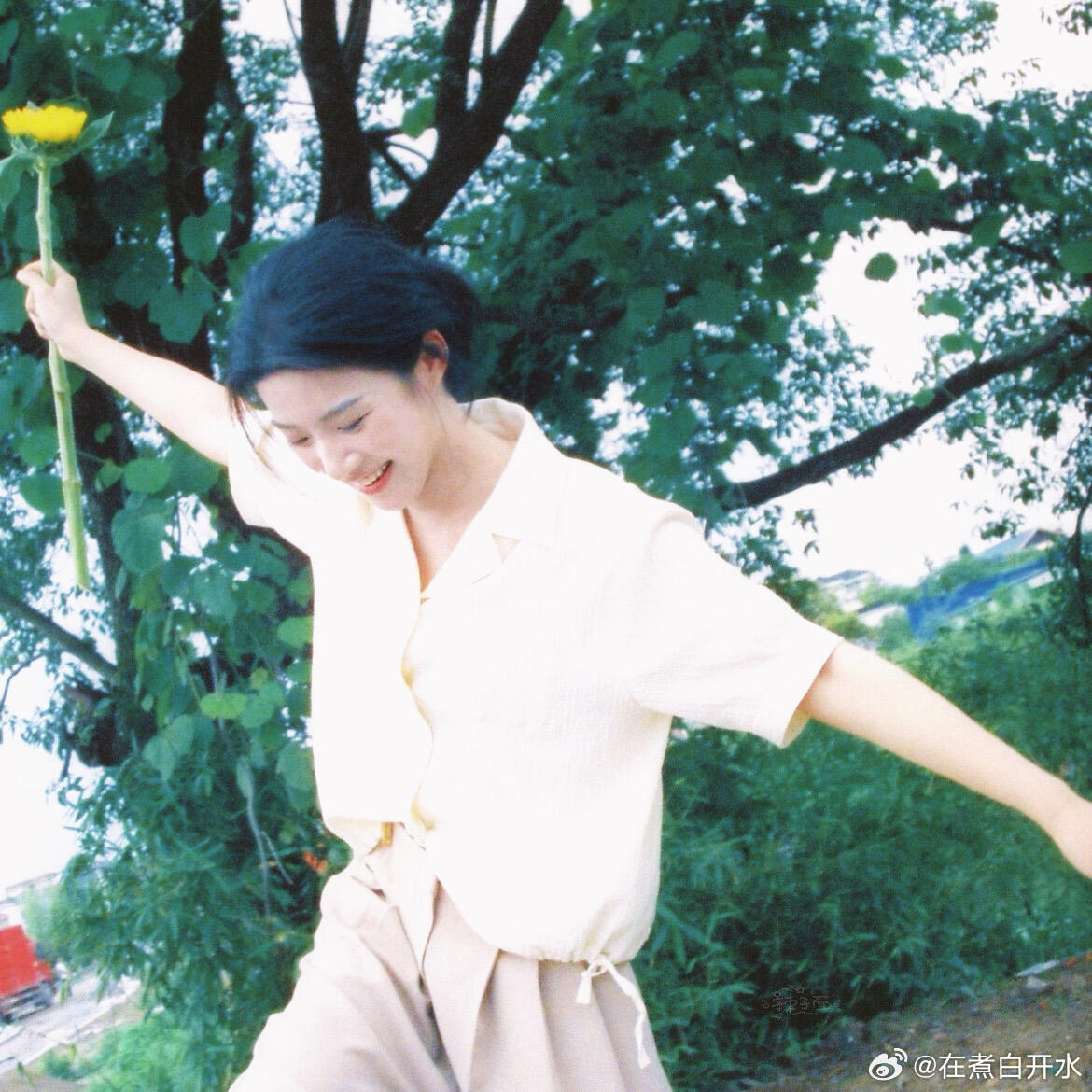 绿色是春天呼吸的产物 听说用了卢昱晓的头像会和她一样幸福卢昱晓 | 头像 