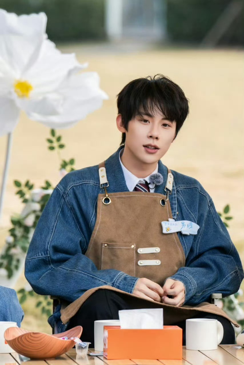 周奇预制恋综表白失败哭了周奇告白失败，得到好人卡一张！还真别说，这个预制恋综的导