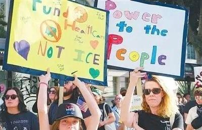 😎宝子们，知道吗？近年来美国移居海外和放弃国籍的人数蹭蹭涨，2025年还出现半