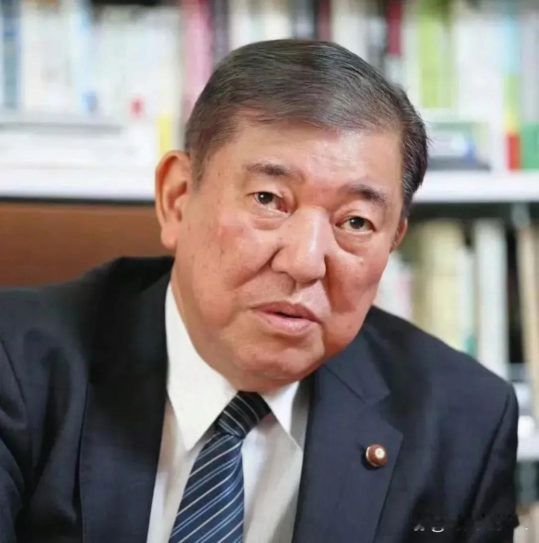 还没有上台，就尾巴翘的老高，彻底不装了，竟然要求美国答应在关岛建立日军的基地，这
