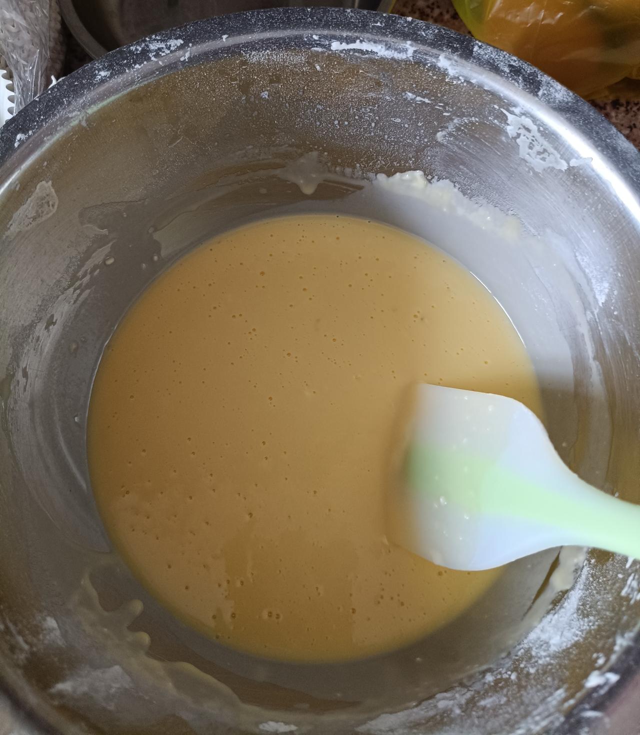 明天是周末，孙女的学校要组织春游需要带饭，昨天烤的面包可以带上两个。

    