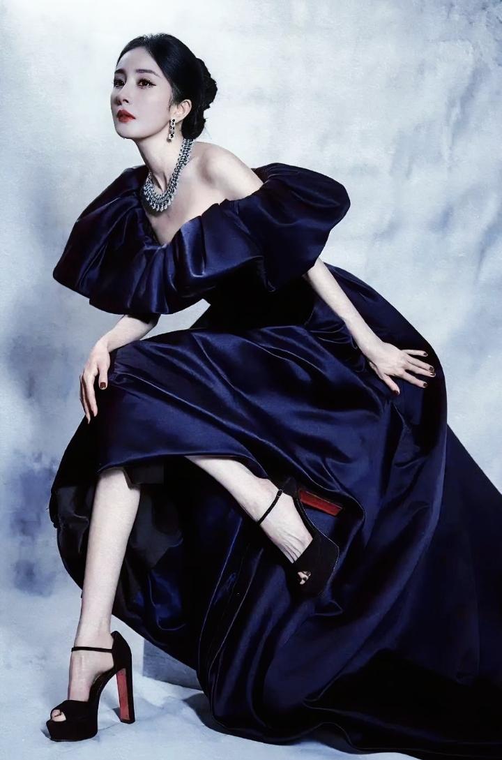 @杨幂 低调亮相今日活动现场…优雅讲究☝🏻😅