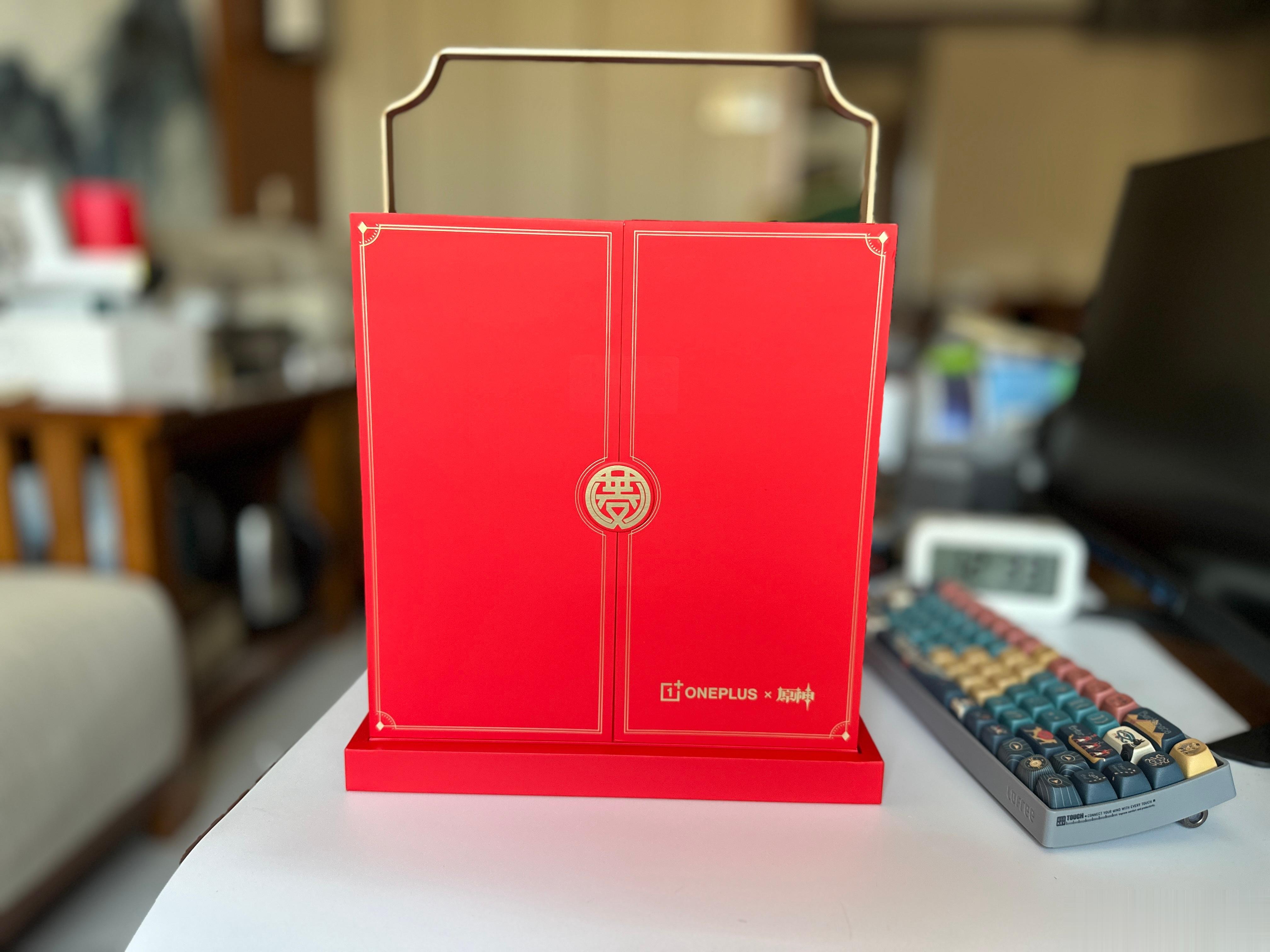 不知道哪位好大哥送了一加Ace原神版礼盒，这是要让我成为资深的《原神》粉丝吗？现